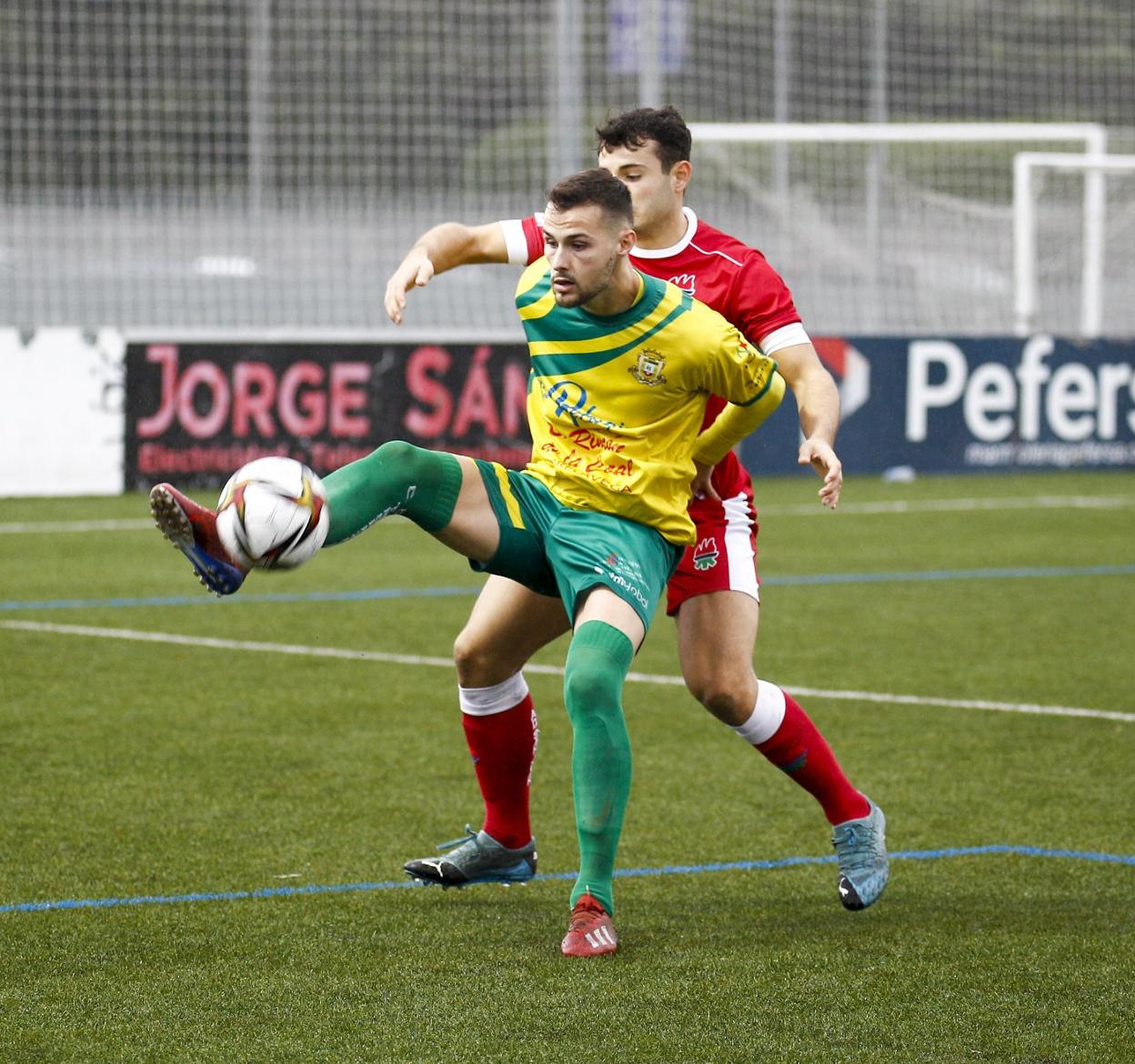 Javi Delgado, autor de dos goles para el Tropezón ayer en Santa Ana. 