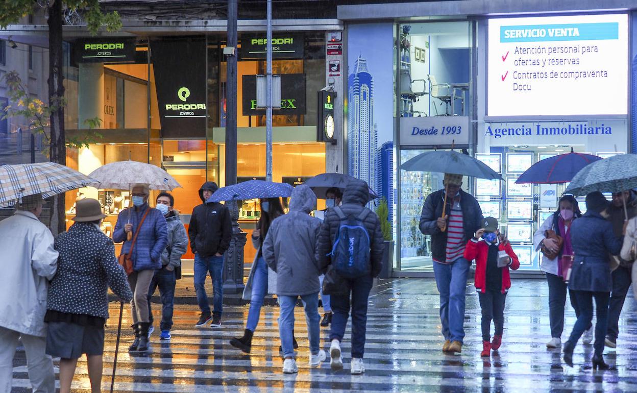 Las lluvias cayeron ayer con intensidad en la región y Santander, en la imagen, acumuló seis litros por metro cuadrado. 