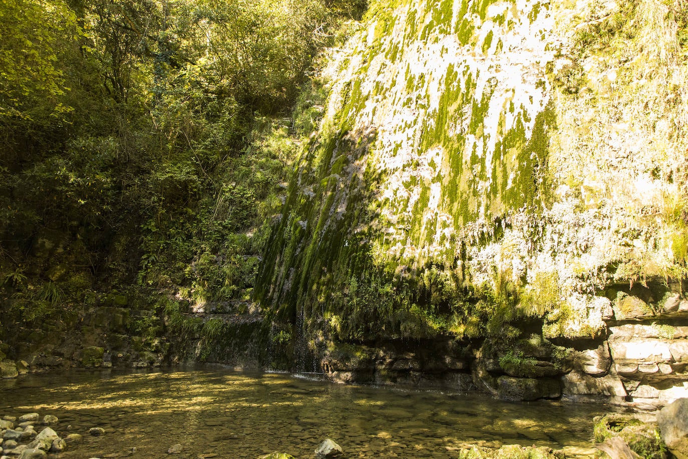 El churrón de Borleña es un lugar perfecto para darse un chapuzón en verano. 