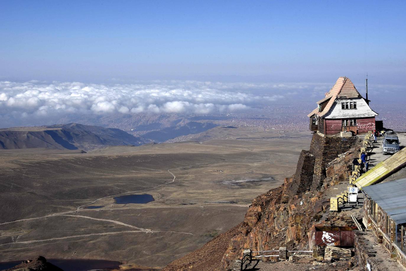 En 2009, las pistas de esta instalación de los andes bolivianos se transformaron en el testimonio aterrador del avance acelerado del cambio climático.