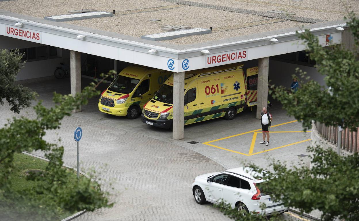 Este fin de semanas tres jóvenes fueron trasladados en ambulancia hasta el Hospital Marqués de Valdecilla 