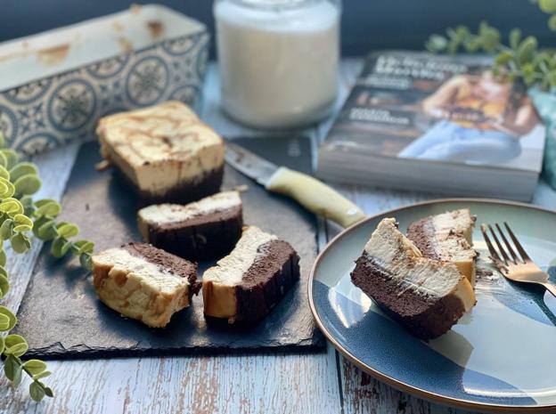 Este postre es una mezcla perfecta, y saludable, para los amantes del chocolate y los fieles a la tarta de queso.