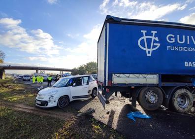 Imagen secundaria 1 - La autovía se descongestiona tras varias horas atascada por dos accidentes