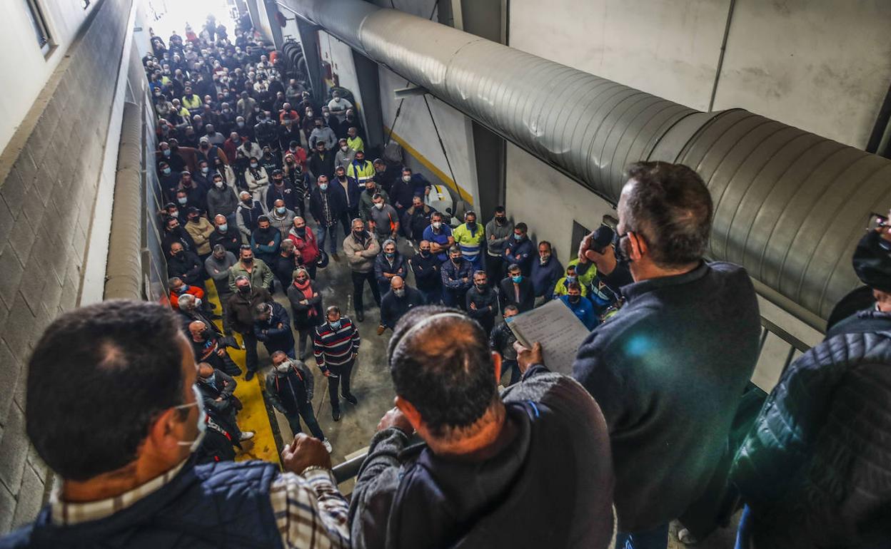 La asamblea congregó a los más de 300 empleados del servicio de basuras. 