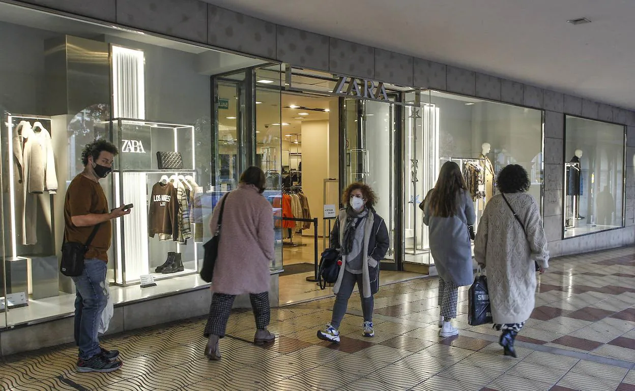 Zara cierra en Torrelavega porque usted compra ropa desde el móvil | El  Diario Montañés