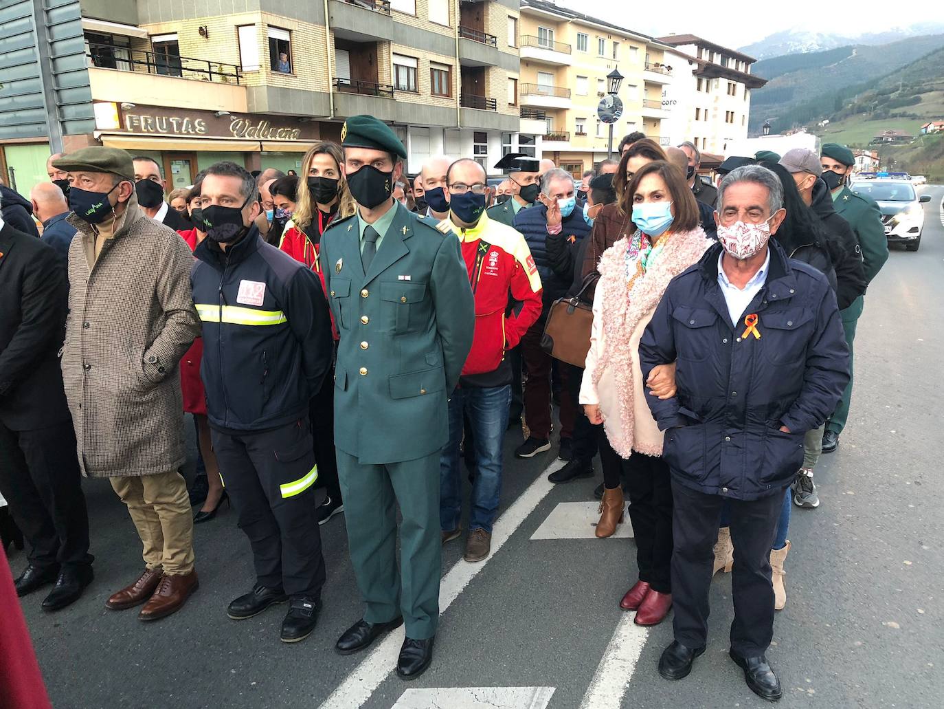 «Liébana es una referencia a nivel mundial de nuestra Cantabria Infinita, un lugar único, privilegiado que forma parte del devocionario cultural de todos». Así lo ha señalado este sábado el consejero de Industria, Turismo, Innovación, Transporte y Comercio, Javier López Marcano, durante la recepción oficial a la Orujera Mayor de la XXIX Fiesta del Orujo de Potes, Sandra Ibarra, y de los representantes del Grupo de Rescate Especial de Montaña de la Guardia Civil (Greim) de Potes y de los servicios de emergencias del Gobierno de Cantabria, a los que se concedió el título en la edición de 2020, que no pudo celebrarse por las restricciones debidas a la pandemia.