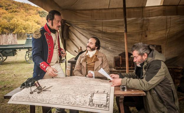 Enrique Urbizu en el rodaje de la serie 'Libertad'.