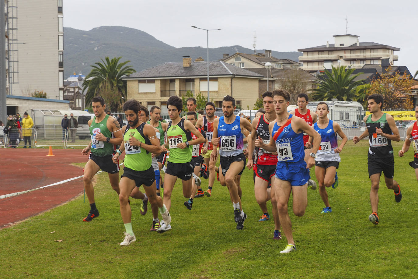 Dolores Marco y Bruno Villazón se llevan el Cross Costa Esmeralda, que se celebró ayer en Laredo con récord de participación