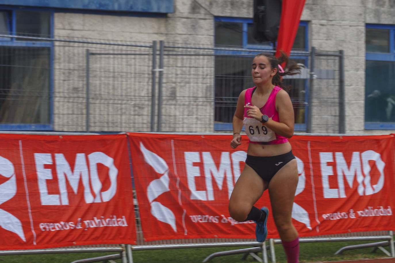 Dolores Marco y Bruno Villazón se llevan el Cross Costa Esmeralda, que se celebró ayer en Laredo con récord de participación