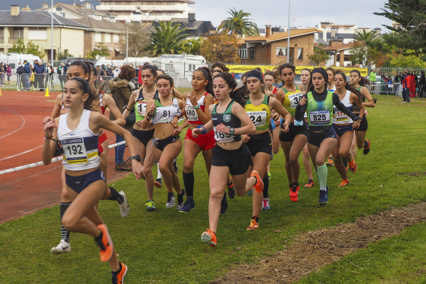 Dolores Marco y Bruno Villazón se llevan el Cross Costa Esmeralda, que se celebró ayer en Laredo con récord de participación