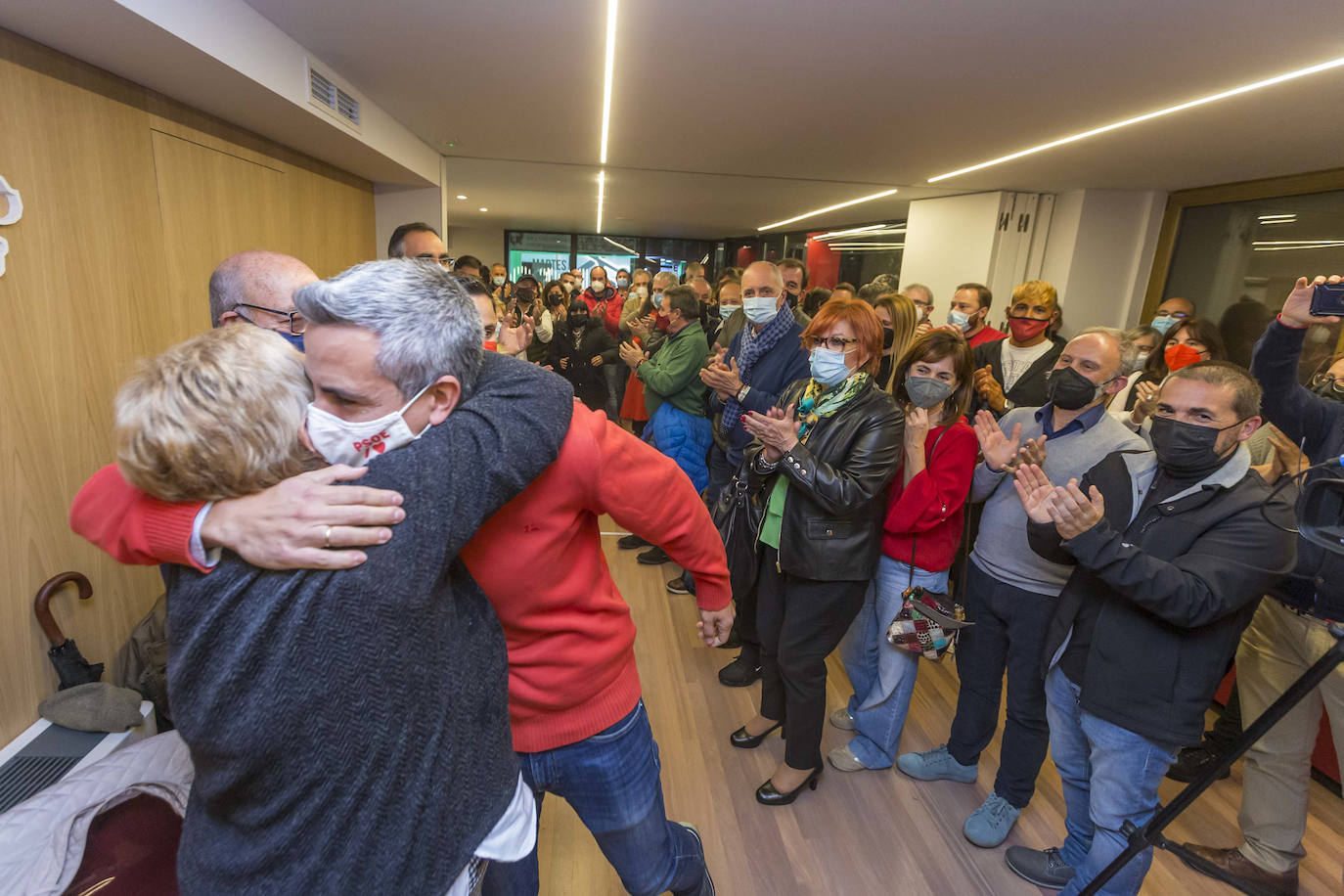 El vicepresidente regional seguirá siendo secretario general del partido tras imponerse a Judith Pérez en las elecciones internas