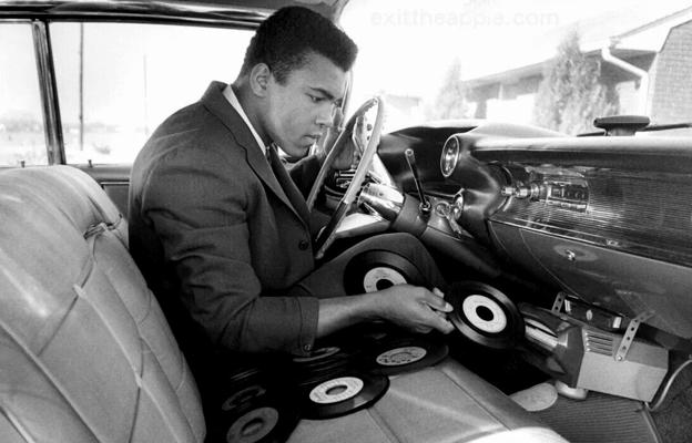 Muhammad Ali tenía instalado un tocadiscos en su Cadillac Eldorado de 1959.