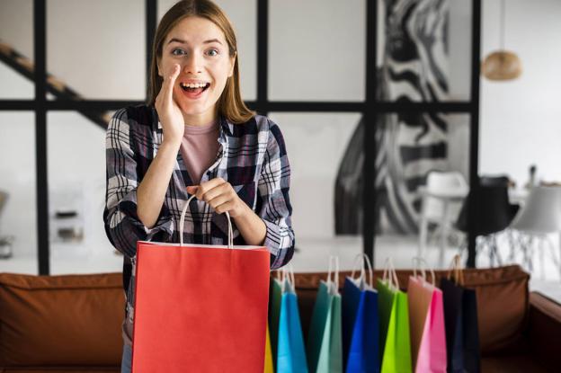 Joven alienta a comprar con tanto 'chollo'.