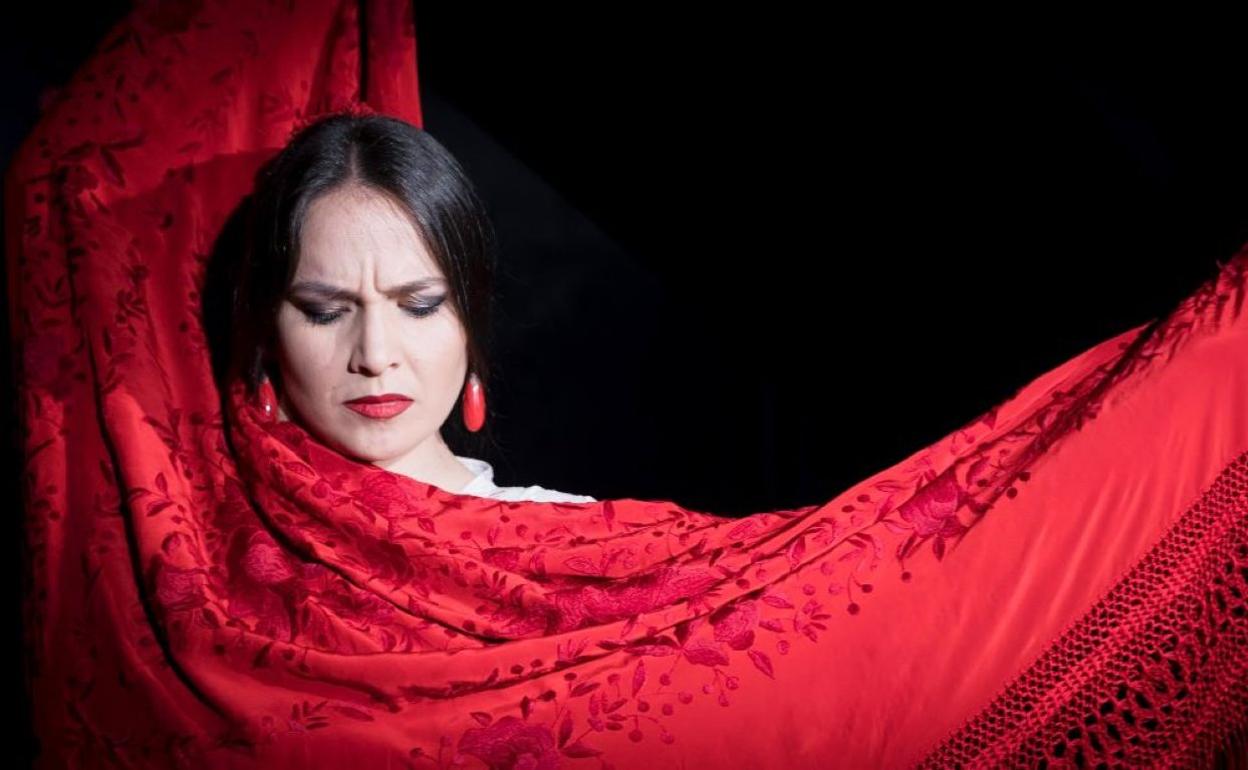 Paula Rodríguez regresa al Casyc con su nuevo espectáculo 'El latir del mantón'