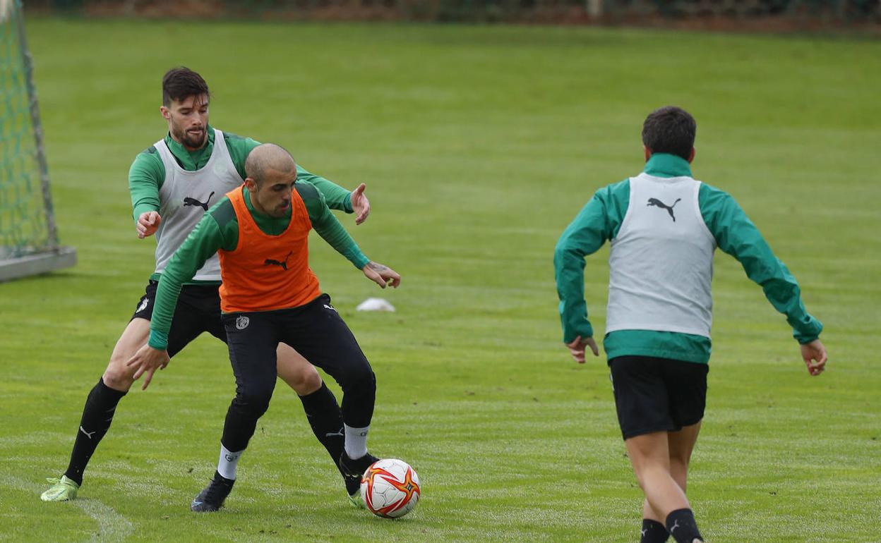 Carlos Castro, ayer en el entrenamiento de La Albericia