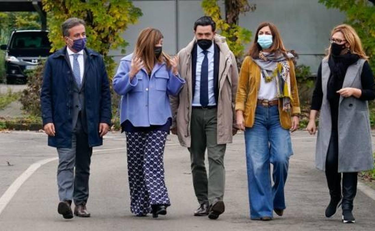 El PP urge sus medidas para rebajar la factura eléctrica y pide más «reivindicación» al Gobierno de Cantabria