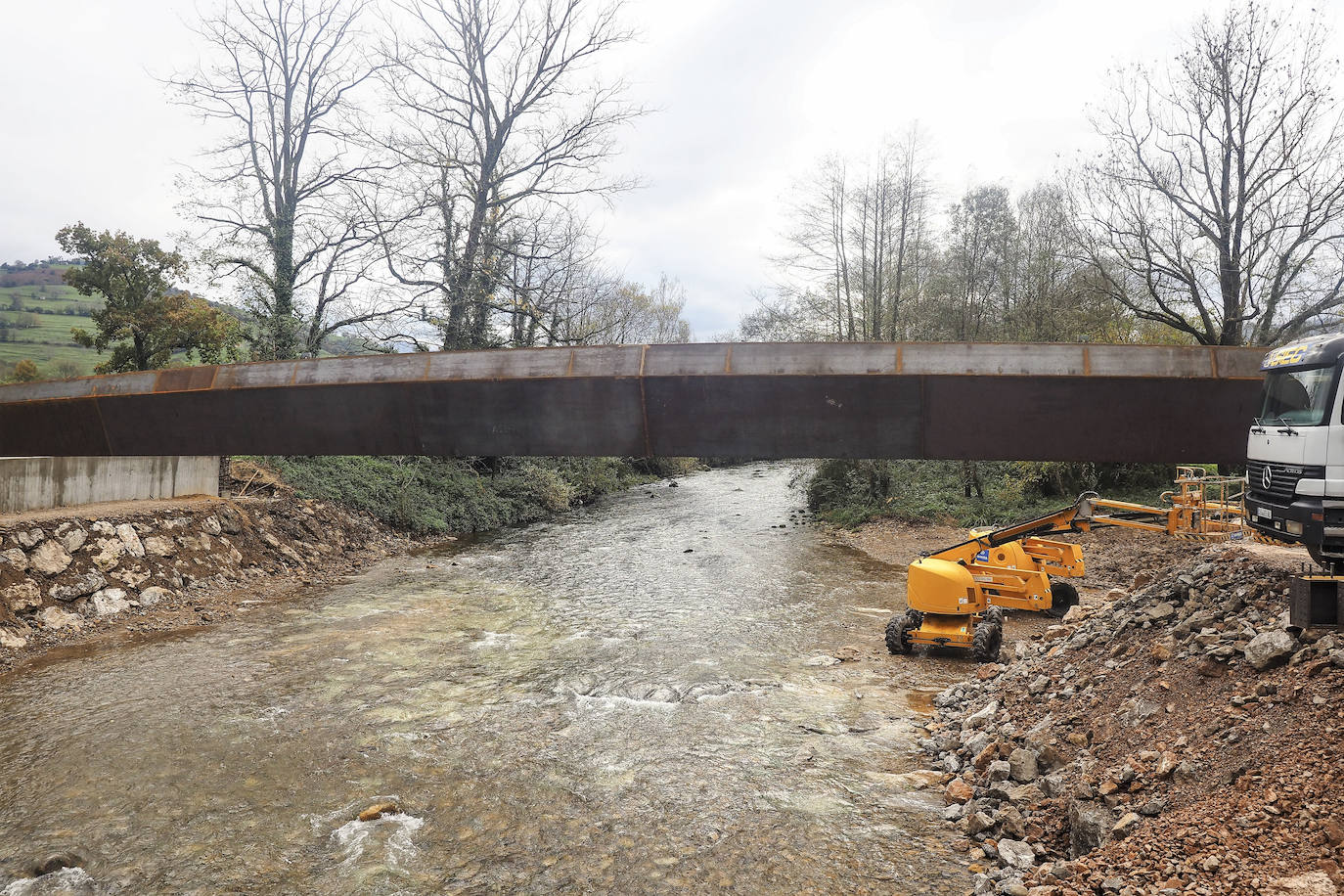 Fotos: Este es el estado de las obras del puente sobre el Pisueña