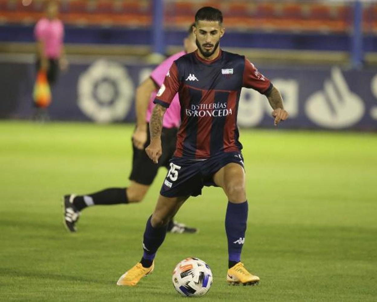 Nico Hidalgo, en un partido con el Extremadura.