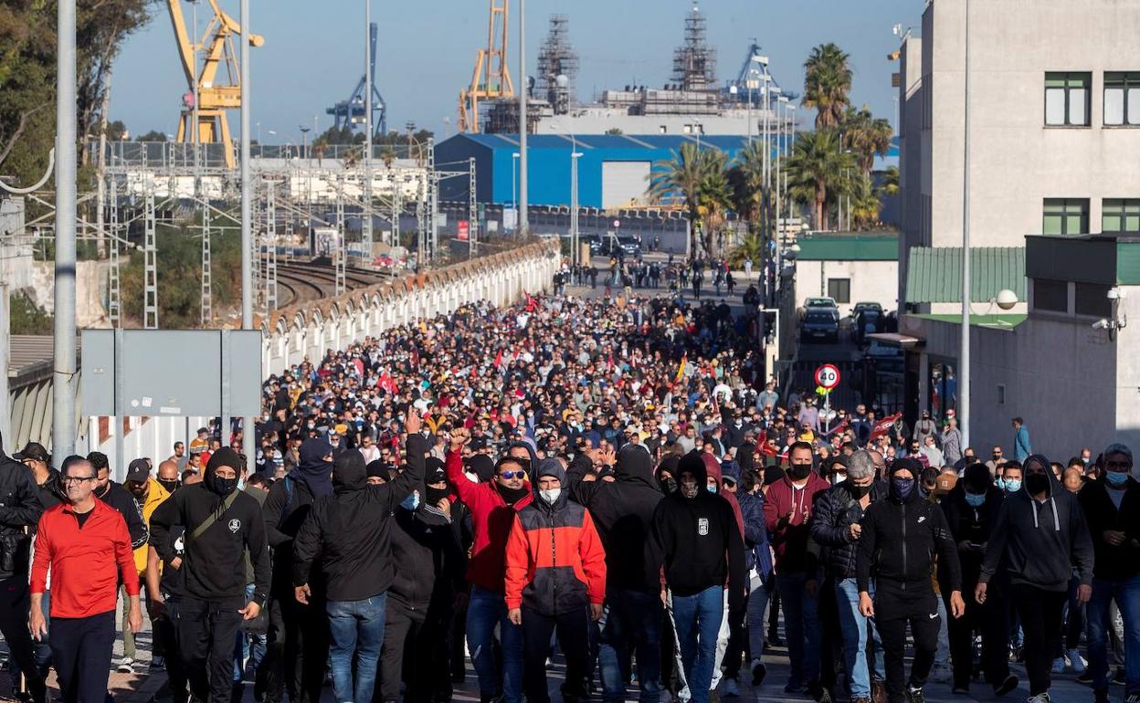 Las protestas del metal en Cádiz se recrudecen sin avances en la negociación. 