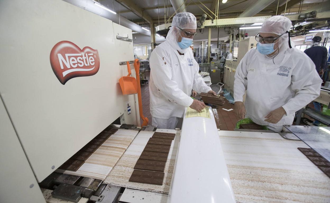 Nestlé fabrica en la planta de La Penilla el turrón Jungly