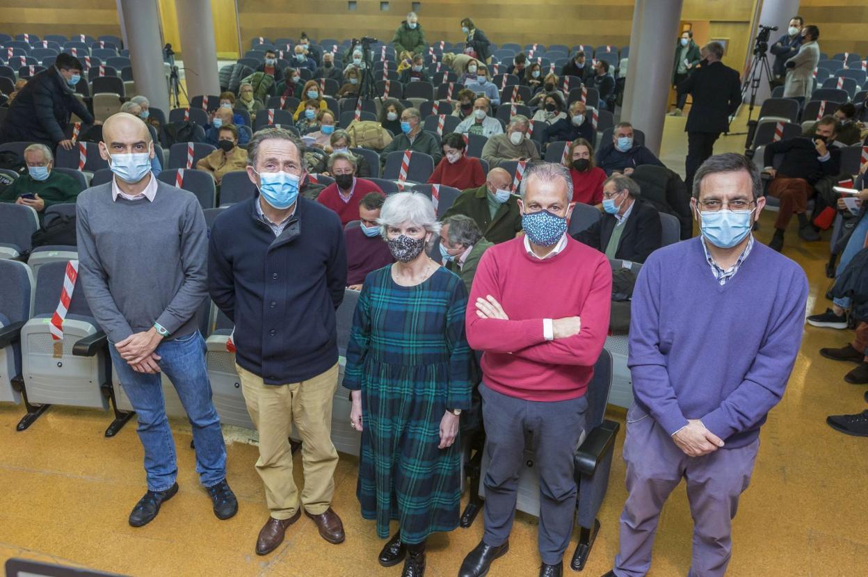 De izquierda a derecha, Mateus Porto, Luis González-Camino, Ana Gómez, Antonio Bezanilla y Carlos Díez, ayer en el Ateneo de Santander. 