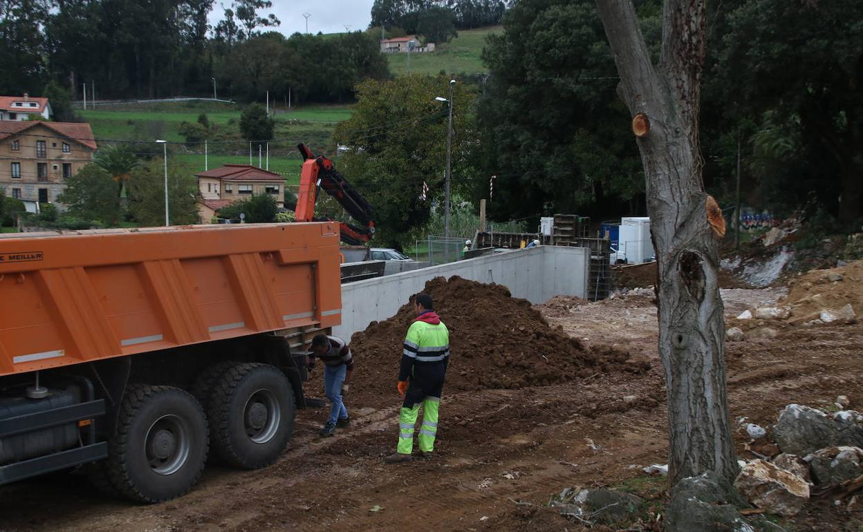 Obras del nuevo parque, que colindará con el CEIP Marcial Solana 