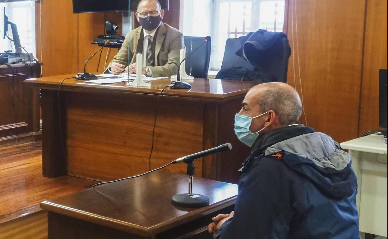 El procesado, Óscar P., responde a las preguntas formuladas por la acusación.