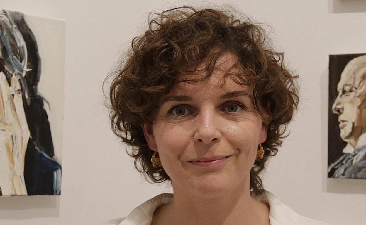 La pintora cántabra Silvia Cosío presentó un retrato del poeta ruso cuyo nombre titula la obra