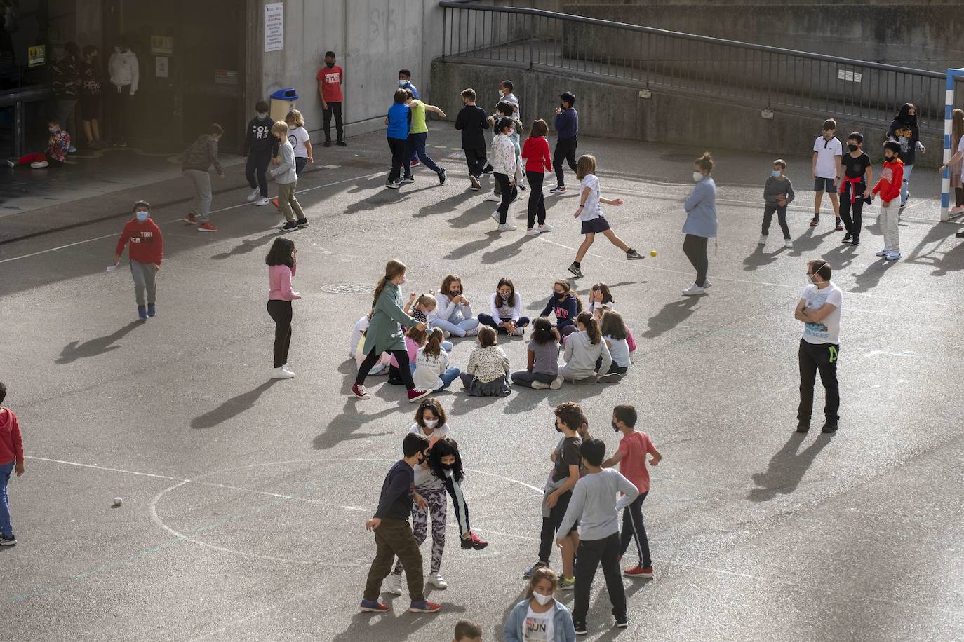 Imagen de archivo de un recreo con los alumnos de los colegios Cisneros y Magallanes 