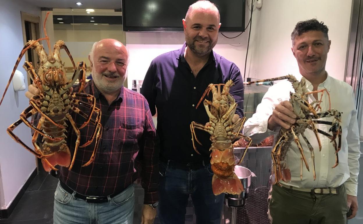 Ángel Cuartas, su hijo Ángel Cuartas Constanzo, y Cristian Peramato, con tres magníficos ejemplares. 