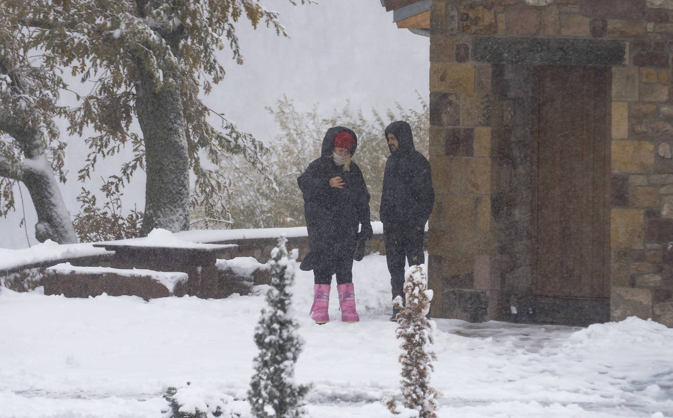 Fotos: El temporal de nieve se deja sentir con fuerza