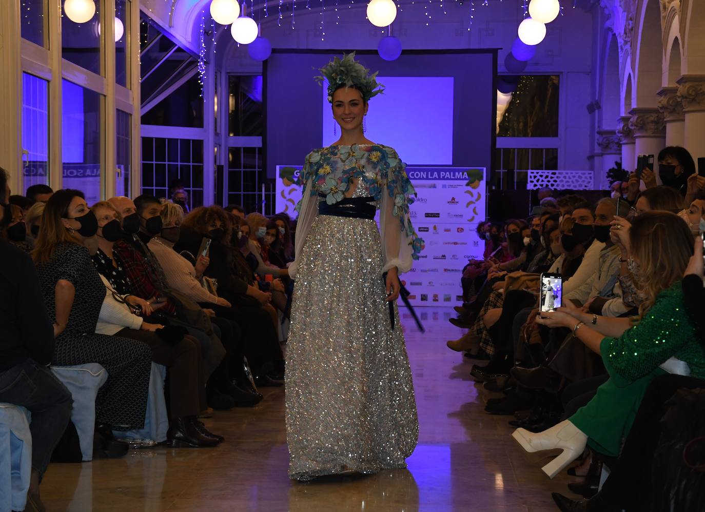 Violeta de la Maza, actual 'Miss International Cantabria', con uno de los vestidos joya.