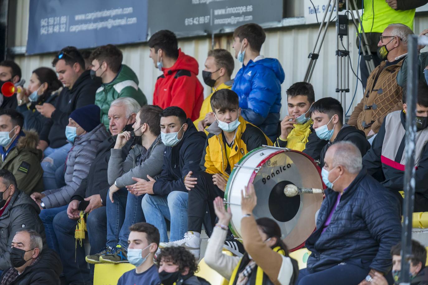 Fotos: Imágenes del partido Cayón-Huesca