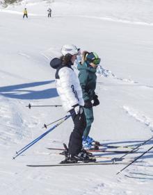 Imagen secundaria 2 - Alto Campoo abre la temporada al 50% y recibe a casi 1.500 usuarios