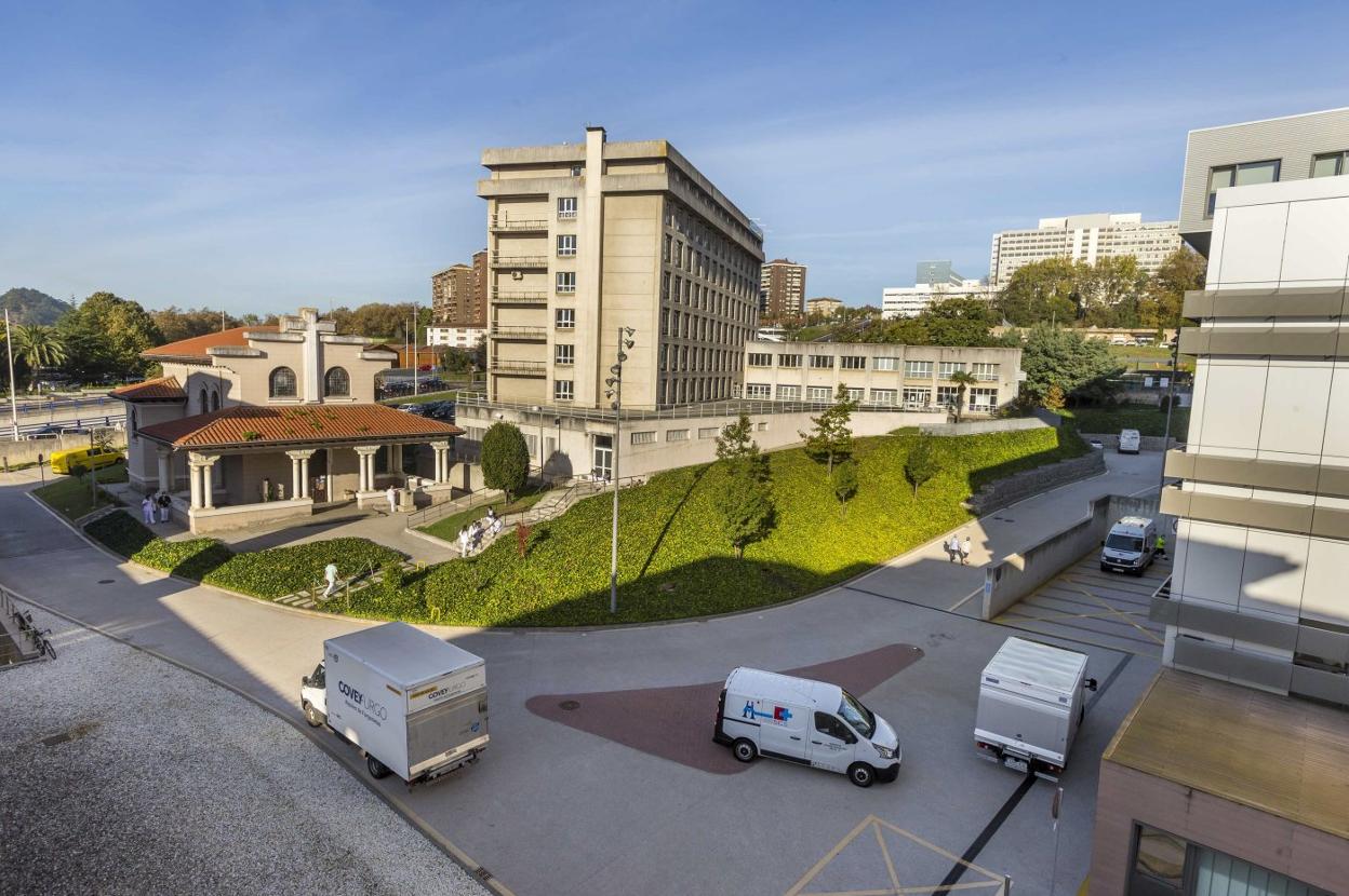 Emplazamiento en el que está prevista la construcción del búnker del centro de protonterapia, en el espacio comprendido entre las Tres Torres y la Facultad de Enfermería. 