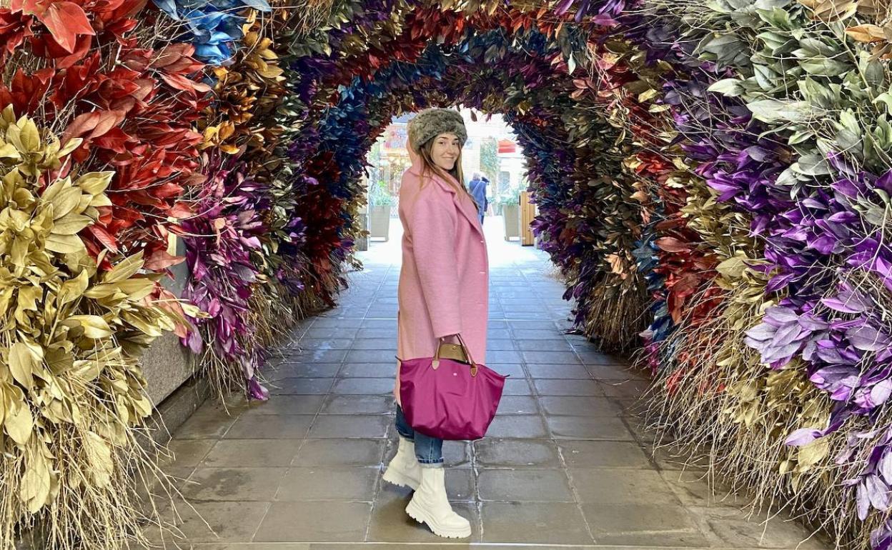 La 'influencer', a todo color y Navidad en Londres.