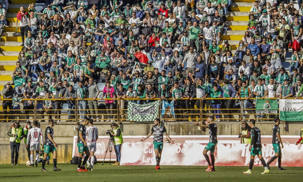 La afición del Racing fue protagonista en el Reino de León en el duelo con la Cultural Leonesa. El domingo, en el José Zorrilla, no lo será tanto.