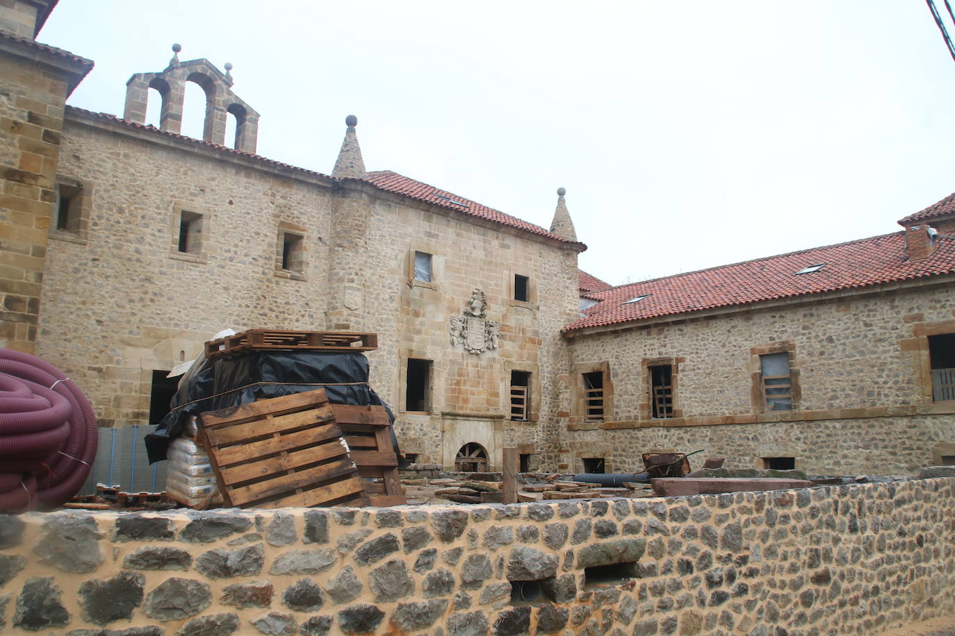 Fotos: El Palacio de los Acevedo empieza a brillar de nuevo en Hoznayo