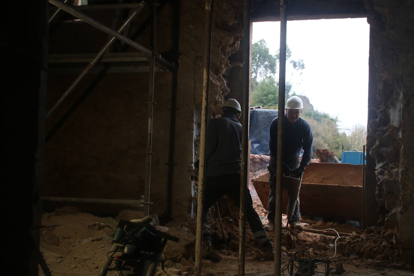 Fotos: El Palacio de los Acevedo empieza a brillar de nuevo en Hoznayo