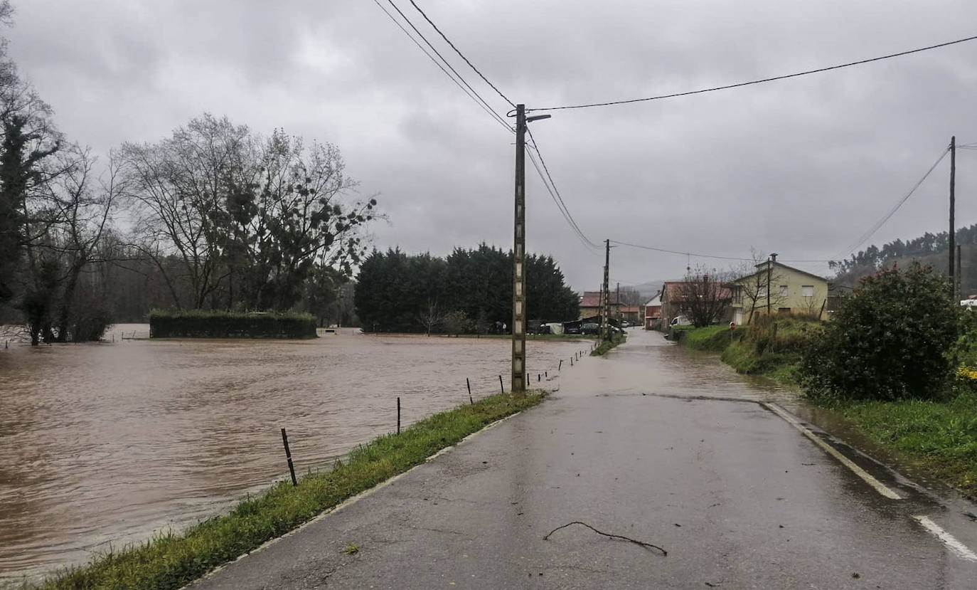 Fotos: El Pas se desborda e inunda Piélagos