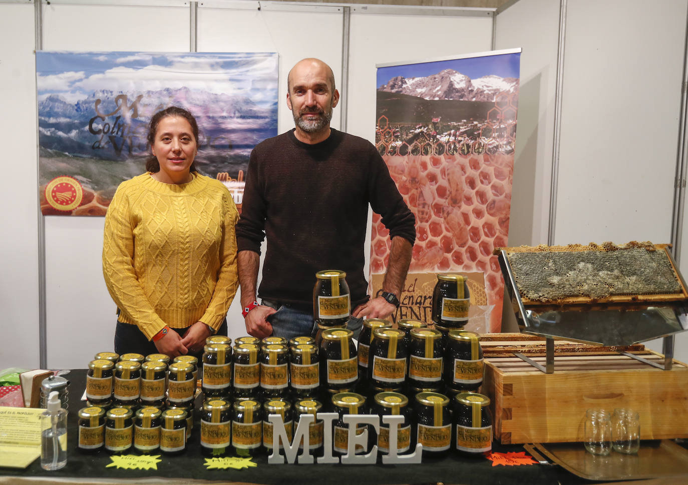 Localidad: Pesaguero, Comarca de Liébana. Responsable: Rubén Varona. Especialidades: Miel de Liébana Denominación de Origen Protegida. Productos que presentan: Mile, miel en panal, ceras, propóleo y ungüentos. 