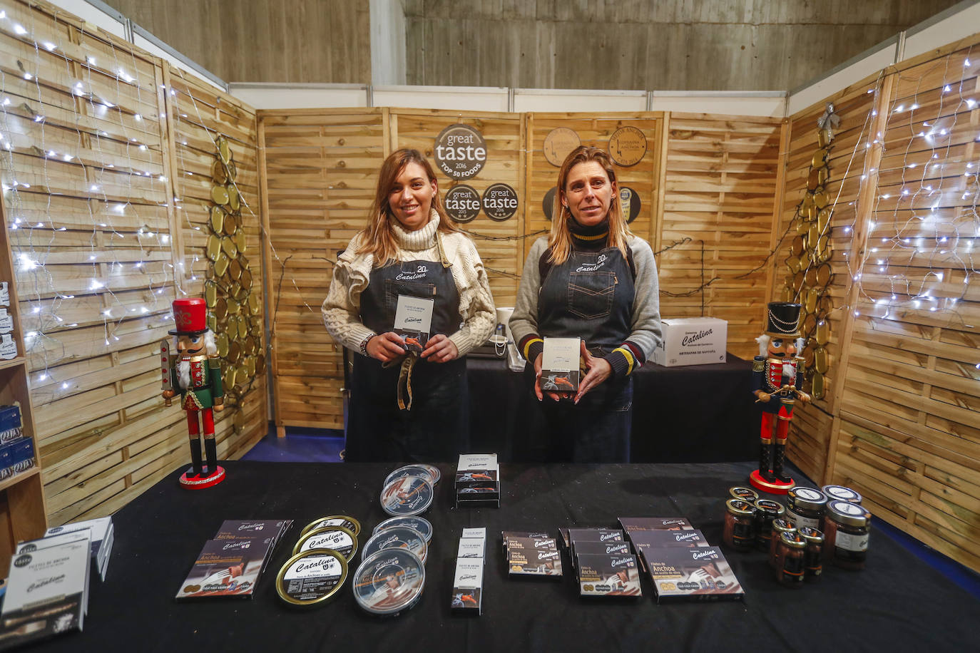 Localidad: Santoña. Responsables: Silvia Ruiz y Adolfo Beláustegui. Especialidades: Anchoas del Cantábrico de costera. Productos que presentan: Anchoa en aceite premium, anchoa ahumada, láminas de bonito, ventresca de bonito, relanzón, mejillón en escabeche y sardinillas. 