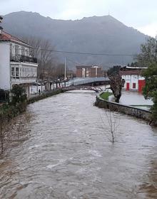 Imagen secundaria 2 - Tranquilidad, de momento, en el polígono de Marrón, en Ampuero, y en los alrededores del Asón.