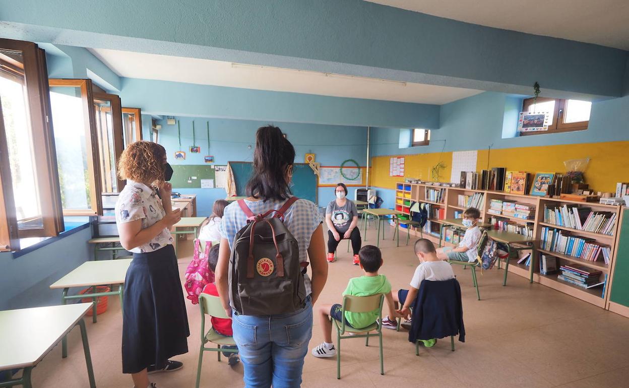 El colegio de Bielva durante una jornada lectiva.