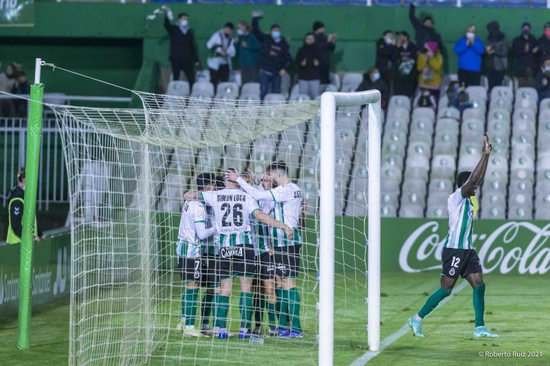 Fotos: Las imágenes del Racing - Rayo Majadahonda