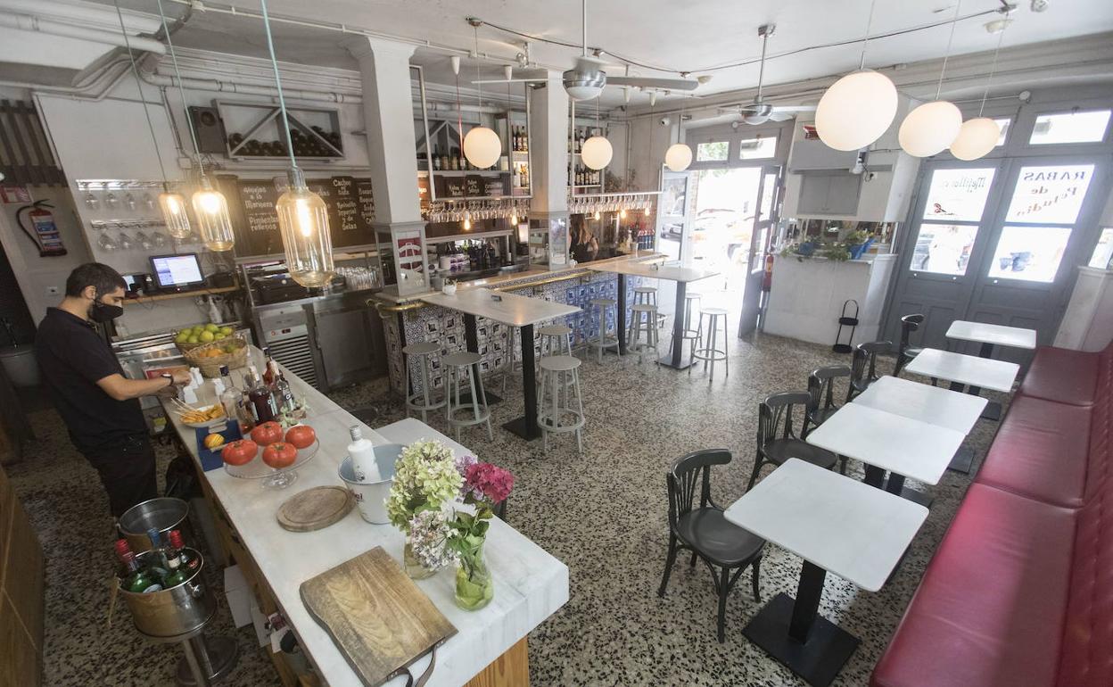 Las actividades hoteleras, restaurantes, agencias de viajes y establecimientos de bebidas han sido de nuevo las que más cuantía han solicitado