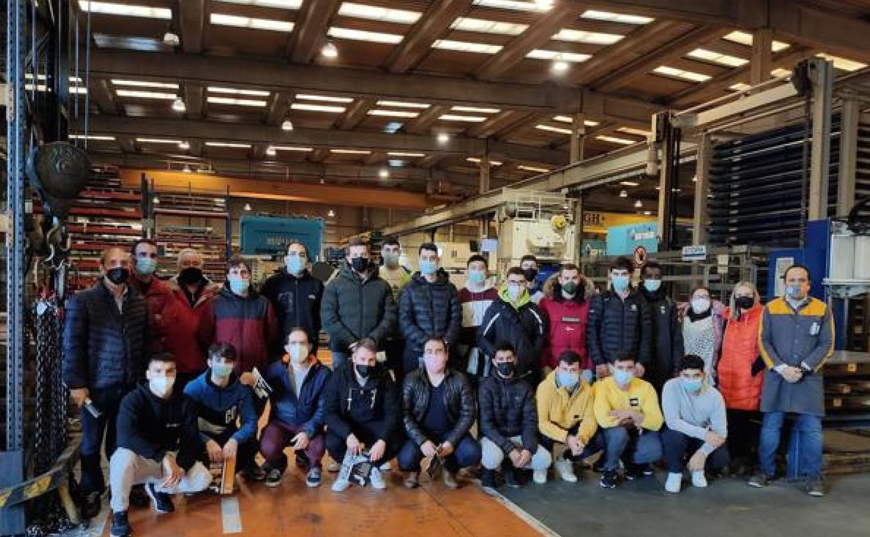 La planta de Industrias Jacinto Herrero, en Guarnizo, acoge al alumnado del IES Nuestra Señora de Los Remedios.