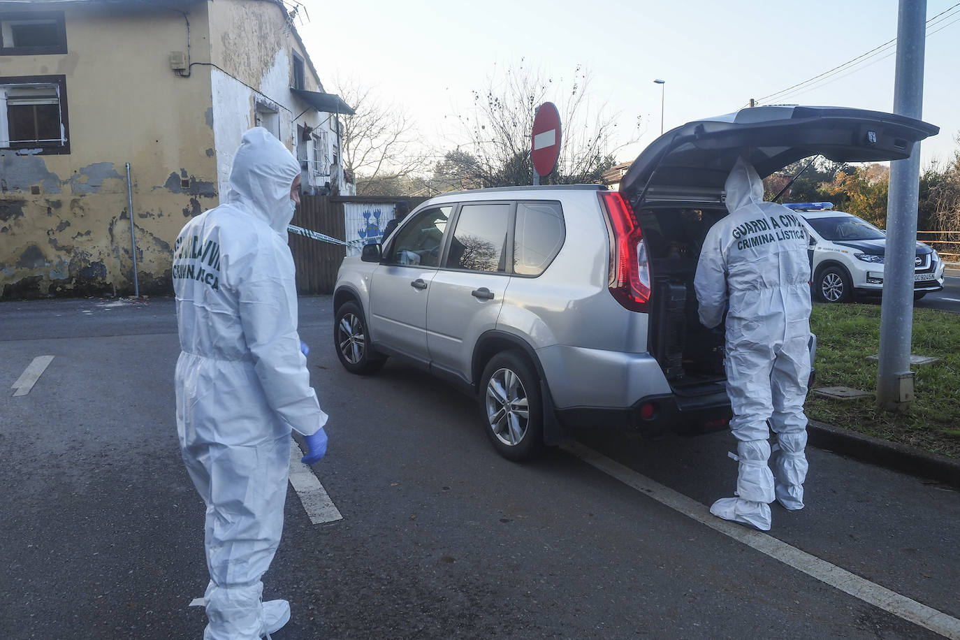 Fotos: La Guardia Civil la Cientifica buscan el arma homicida