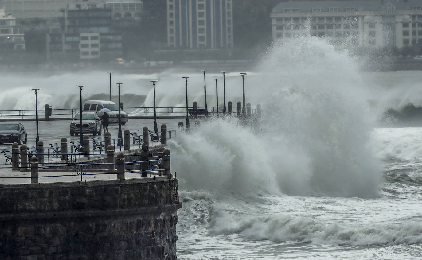 Imágenes de temporal en El Sardinero en diciembre.