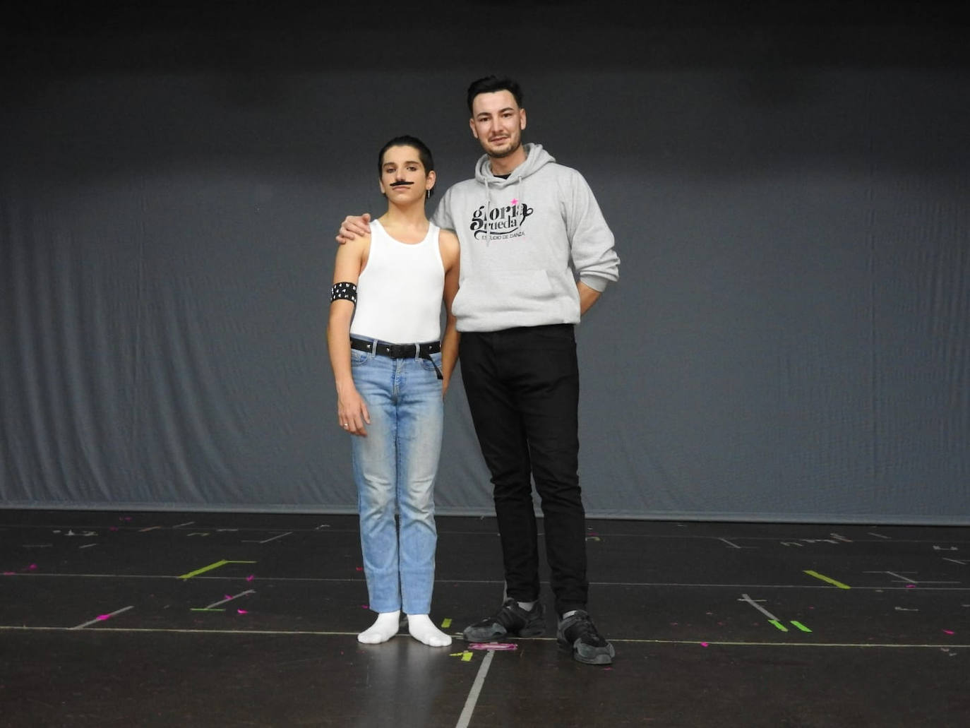 La Escuela de Danza rinde homenaje a la banda de Freddie Mercury y comparte su gala navideña en el Teatro Salesianos.